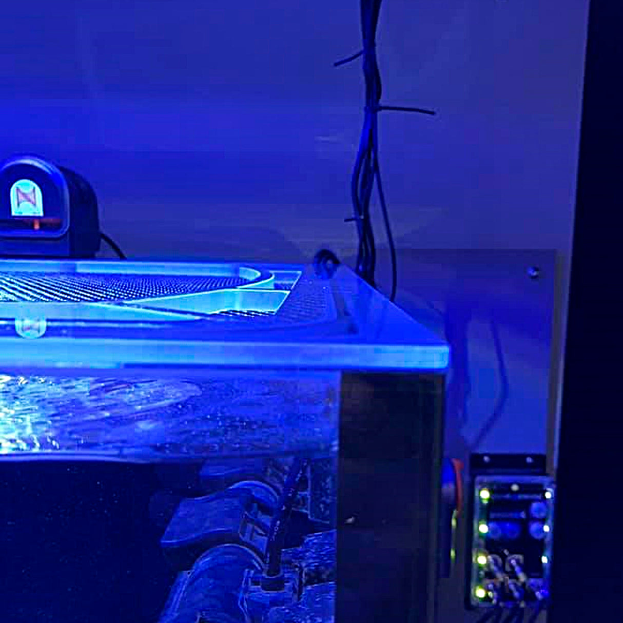 Innovative Marine NUVO 100 EXT Custom Polycarbonate Aquarium Screen Top Lid